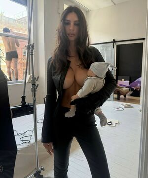 Emily Ratajkowski Nude Photos photo 75