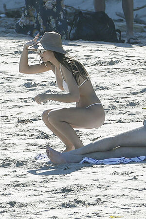 Emily Ratajkowski Nude Photos photo 89