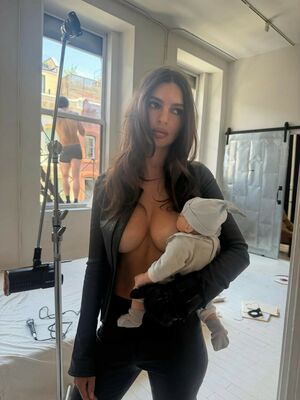 Emily Ratajkowski Nude Photos photo 111