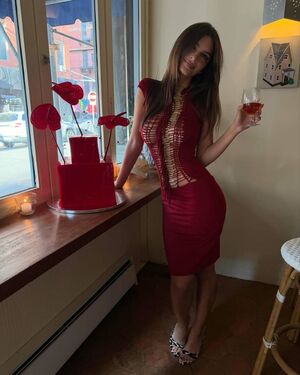 Emily Ratajkowski Nude Photos photo 129