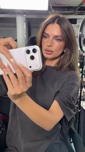 Emily Ratajkowski Nude Photos photo 164