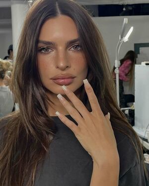 Emily Ratajkowski Nude Photos photo 172