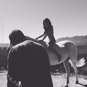 Emily Ratajkowski Nude Photos photo 212