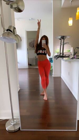 Taylor Alesia Nude Photos photo 30
