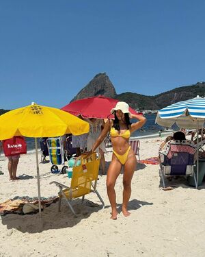 Amanda Mendes Nude Photos photo 12