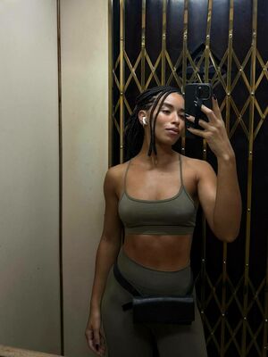 Amanda Mendes Nude Photos photo 13