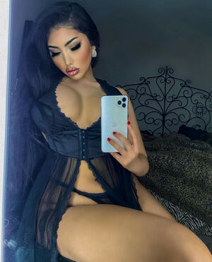 Ben Floraa Nude Photos photo 1