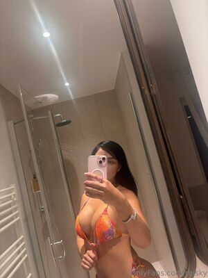 Reisky Nude Photos photo 2