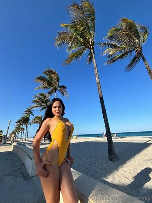 Reisky Nude Photos photo 18