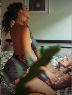 Maddieneville Nude Photos photo 2