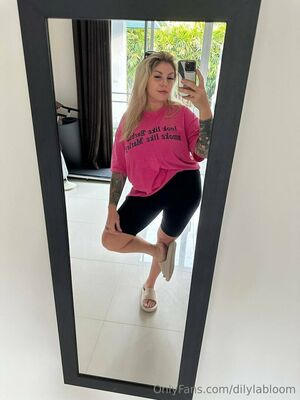 Dilylabloom Nude Photos photo 18