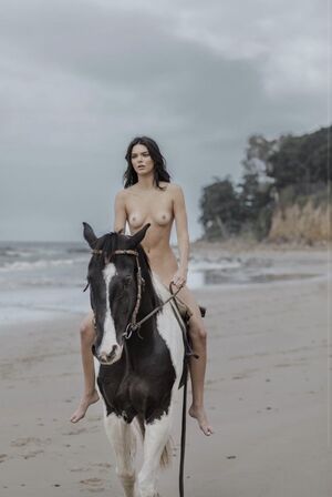 Kendall Jenner Nude Photos photo 3