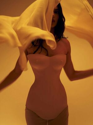Kendall Jenner Nude Photos photo 64