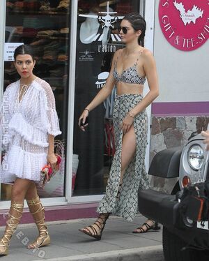 Kendall Jenner Nude Photos photo 93