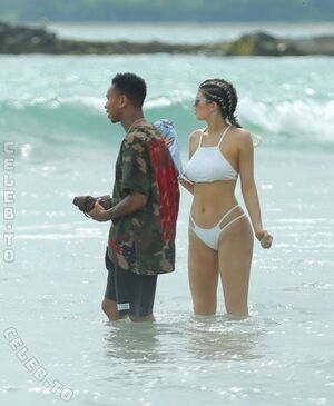 Kendall Jenner Nude Photos photo 230