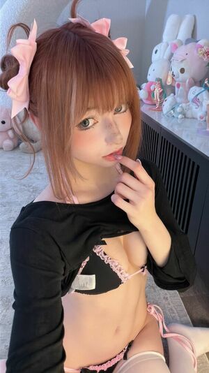 Llampinq Nude Photos photo 2