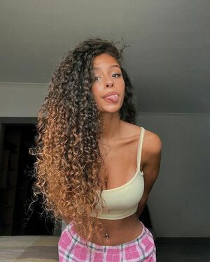 Debora Gomes Nude Photos photo 7