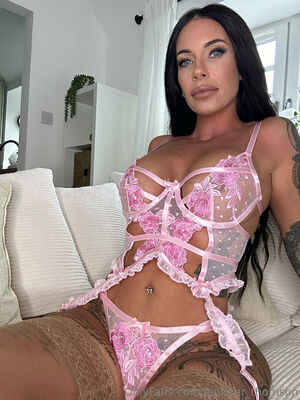 Jennifer Thomson Nude Photos photo 16