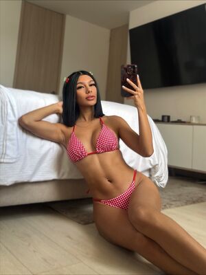 Liz Mendez Nude Photos photo 5