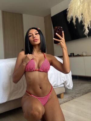 Liz Mendez Nude Photos photo 7