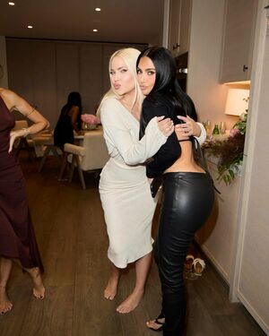 Kim Kardashian Nude Photos photo 1
