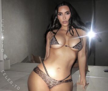 Kim Kardashian Nude Photos photo 28