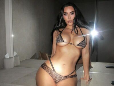 Kim Kardashian Nude Photos photo 31