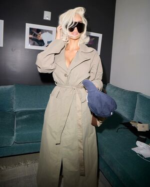 Kim Kardashian Nude Photos photo 36