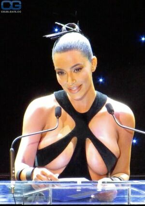 Kim Kardashian Nude Photos photo 45