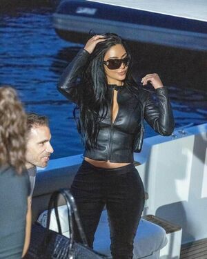 Kim Kardashian Nude Photos photo 74