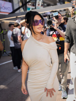 Kim Kardashian Nude Photos photo 121