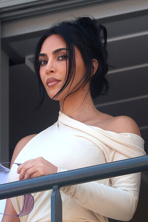 Kim Kardashian Nude Photos photo 147