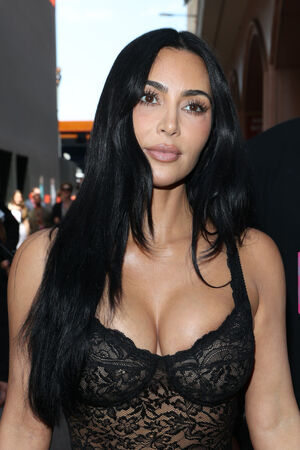 Kim Kardashian Nude Photos photo 177