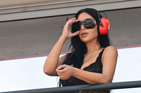 Kim Kardashian Nude Photos photo 192