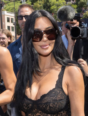 Kim Kardashian Nude Photos photo 198