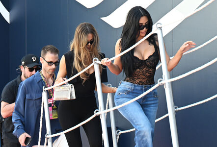 Kim Kardashian Nude Photos photo 211