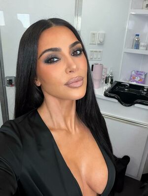 Kim Kardashian Nude Photos photo 218