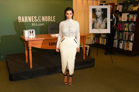 Kim Kardashian Nude Photos photo 249