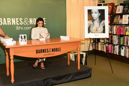 Kim Kardashian Nude Photos photo 256
