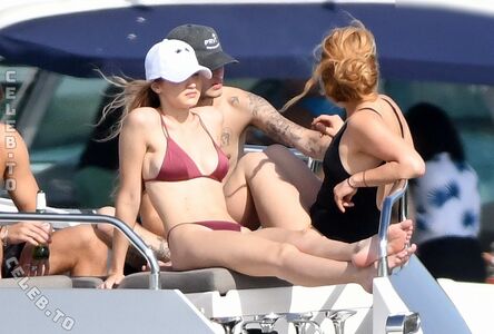 Aaliyahhadid Nude Photos photo 296