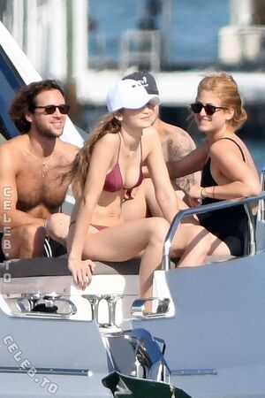 Aaliyahhadid Nude Photos photo 300