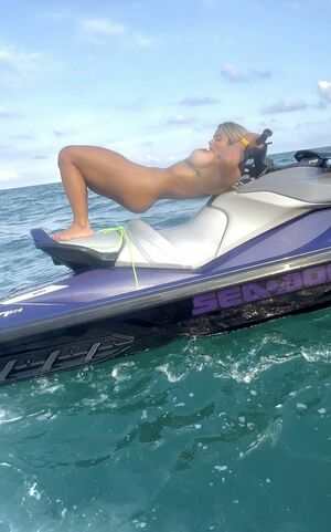 Estefani Feiticeira Nude Photos photo 28