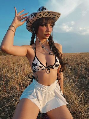 AveryMia Nude Photos photo 4