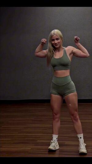 Hanna Marnere Nude Photos photo 22