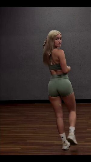 Hanna Marnere Nude Photos photo 23
