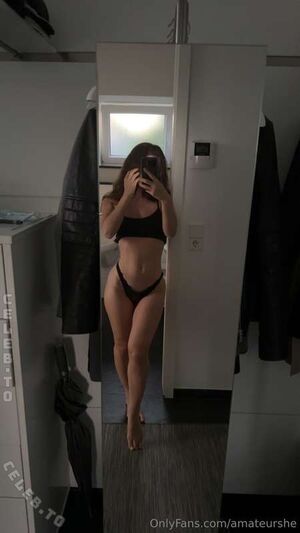 Amateurshe Nude Photos photo 31