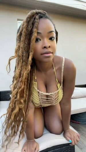 Zuri Bella Rose Nude Photos photo 18