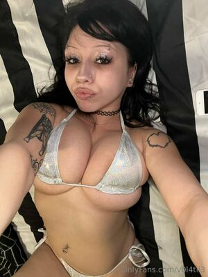 V0L4Til3 Nude Photos photo 300