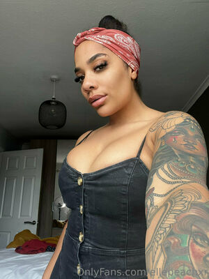 Ellepeachxr Nude Photos photo 8