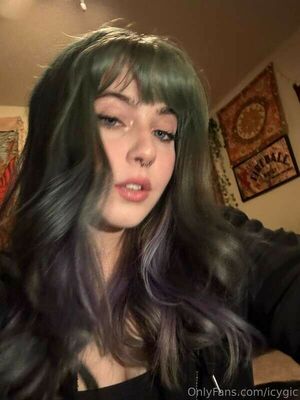 Icygic Nude Photos photo 3